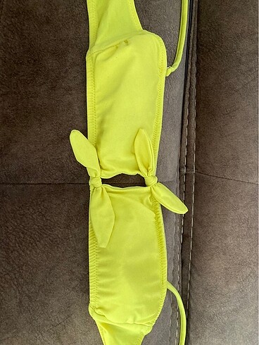 Trendyol & Milla Bikini üstü sarı straplez askı çıkıyor