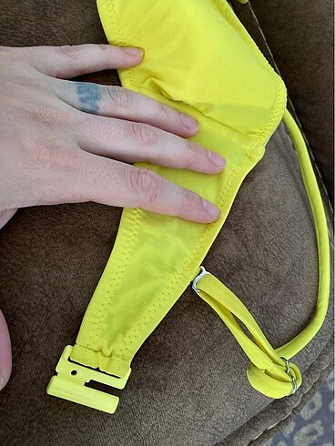 s Beden Bikini üstü sarı straplez askı çıkıyor