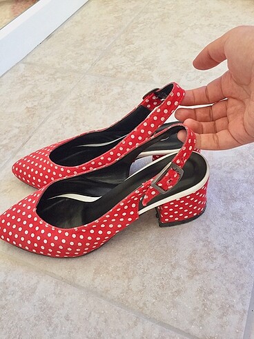 36 Beden Kırmızı kısa topuk puantiyeli topuklu ayakkabı