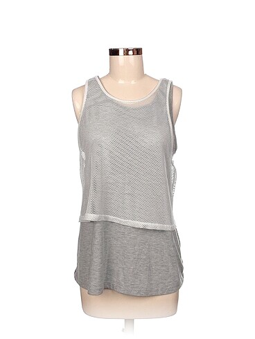 Diğer T-shirt %70 İndirimli.