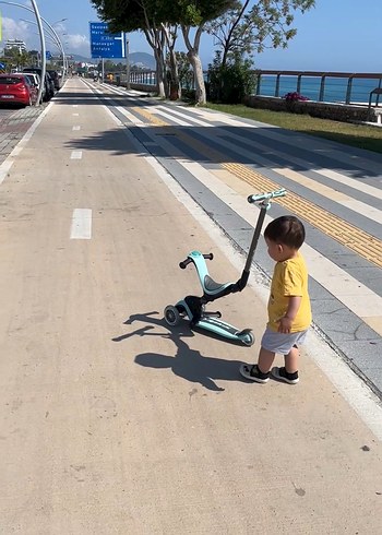 Globber go up deluxe ışıklı scooter - Görsel 3