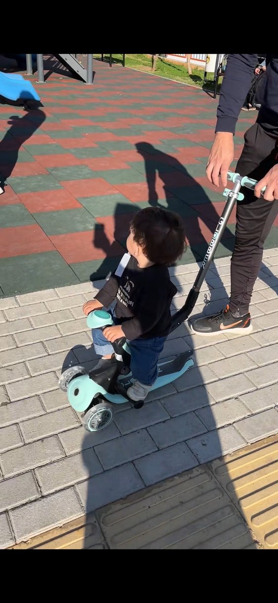 Globber go up deluxe ışıklı scooter - Görsel 2