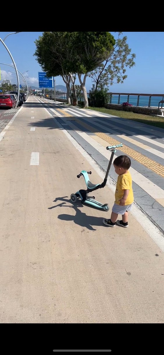 Globber go up deluxe ışıklı scooter - Görsel 3