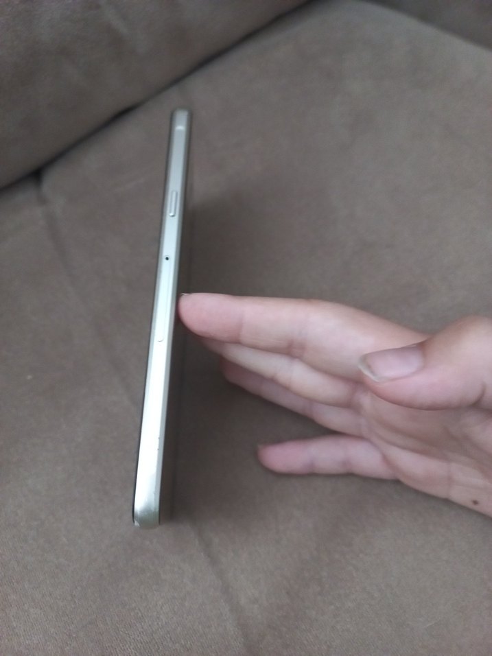 Samsung Altın rengi Telefon - Görsel 3