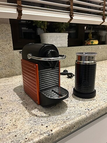 Nespresso c61 ve süt köpürtücü