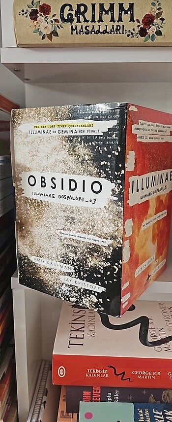  Beden Illuminae dosyaları serisi