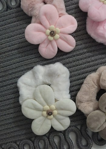 H&M Peluş Çiçek Detaylı Pembe Çocuk Saç Tokası
