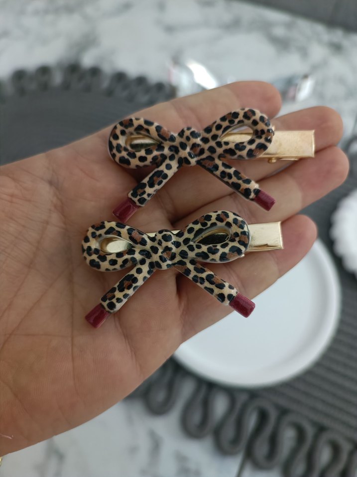 Renkli Leopar Desenli Fiyonk Toka Seti - Görsel 2