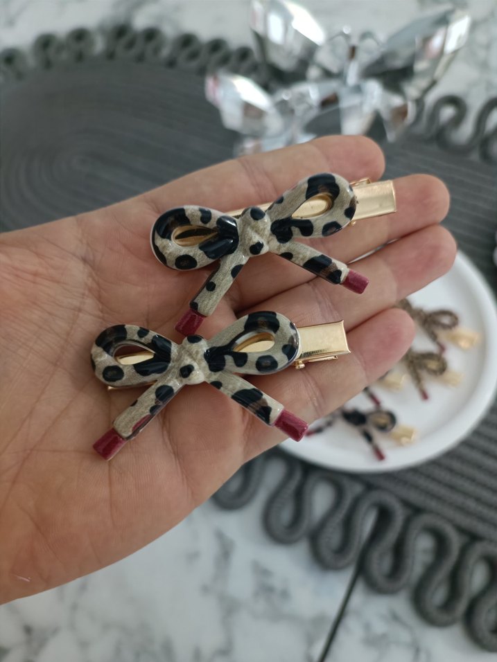 Renkli Leopar Desenli Fiyonk Toka Seti - Görsel 3