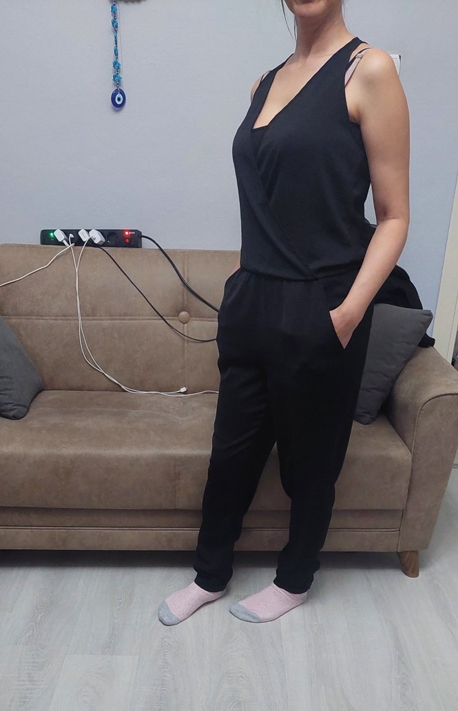 Siyah V Yakalı Kadın Tulum - Görsel 2