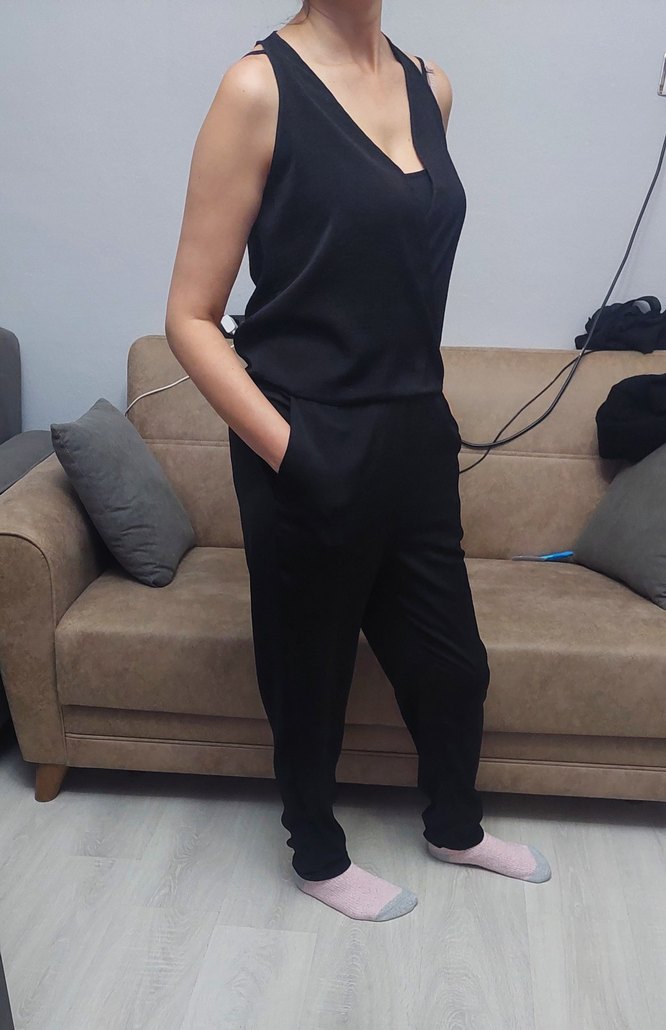 Siyah V Yakalı Kadın Tulum - Görsel 3