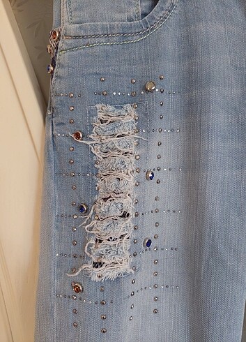 26 Beden mavi Renk Taşlı kot pantalon
