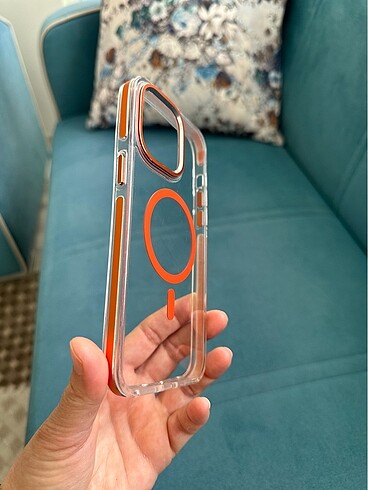 Apple 14 pro max kenarları metal yuksek koruma saglar sararmaz