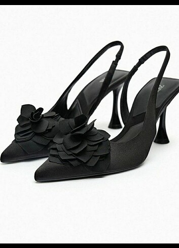 Zara çiçekli siyah sandalet