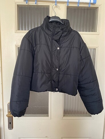 Crop şişme mont