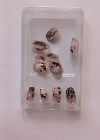 Koyu Bej Cadı Temalı Tırnak Süslemeleri - Görsel 2