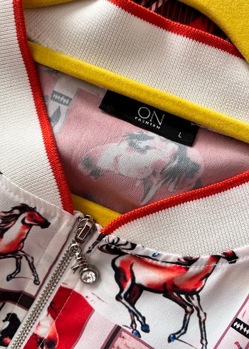 On Fashion Renkli Baskılı Fermuarlı Hamile Hırka