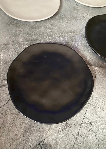 Siyah ve Beyaz Seramik Pasta Tabak Seti - Görsel 3