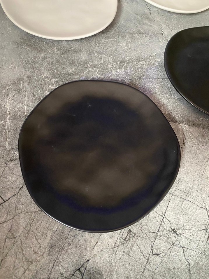 Siyah ve Beyaz Seramik Pasta Tabak Seti - Görsel 3