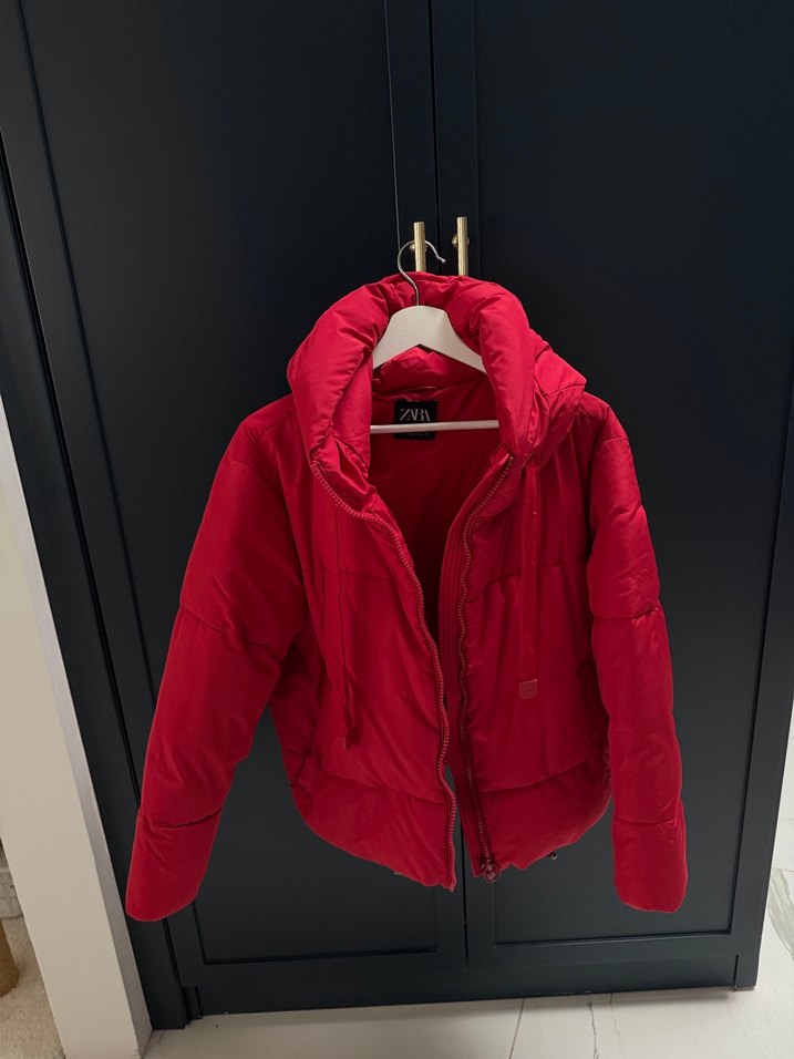 Kırmızı Kapüşonlu Kadın Kış Montu - Görsel 5