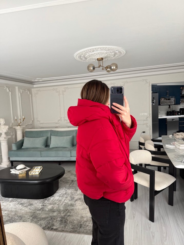 Kırmızı Kapüşonlu Kadın Kış Montu - Görsel 3