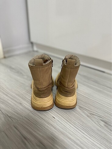 28 Beden Zara kız çocuk bot
