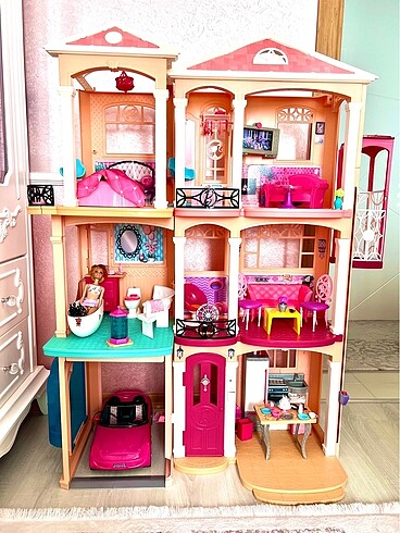 Barbie evi