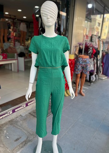 Yeşil Kemerli Kadın Tulum
