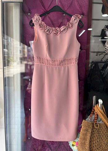 Pembe Kolsuz Midi İşlemeli Elbise