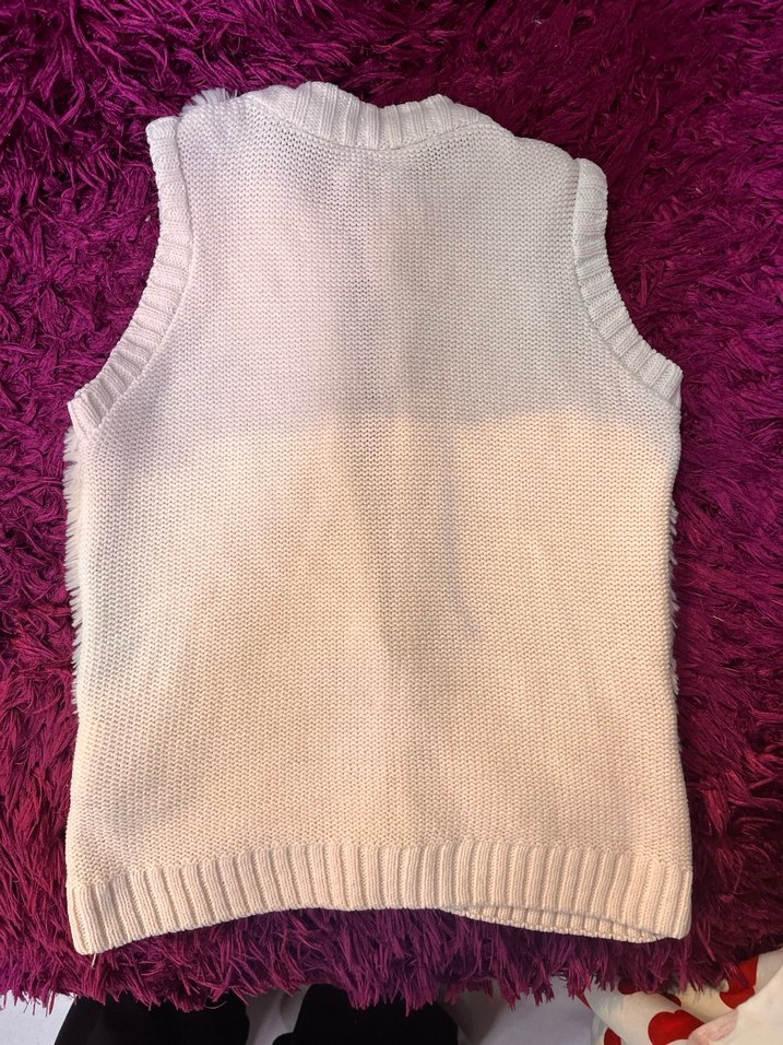 6/7Kız Çocuk Beyaz Kürklü Kolsuz Yelek - Görsel 3