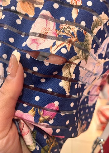 Çiçekli Desenli transparan tişört - Görsel 2