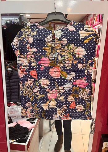 Çiçekli Desenli transparan tişört - Görsel 3