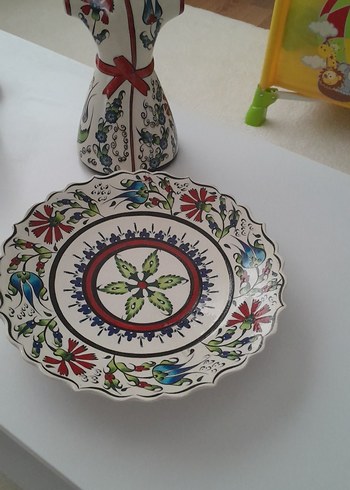 Çiçek Desenli Renkli Dekoratif Tabak el yapimidir