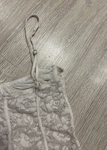 s Beden beyaz Renk Dantel İşlemeli İnce Askılı Mini Büstiyer