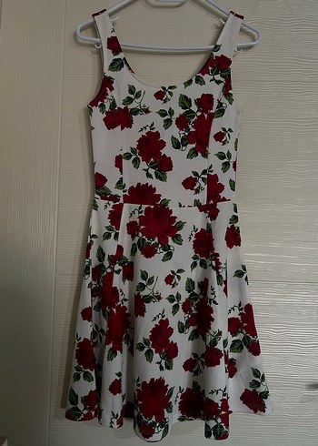 Beyaz Kırmızı Çiçek Desenli Midi Elbise