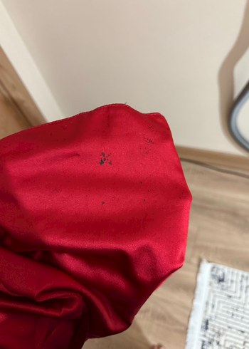 Kırmızı yırtmaçlı abiye - Görsel 4