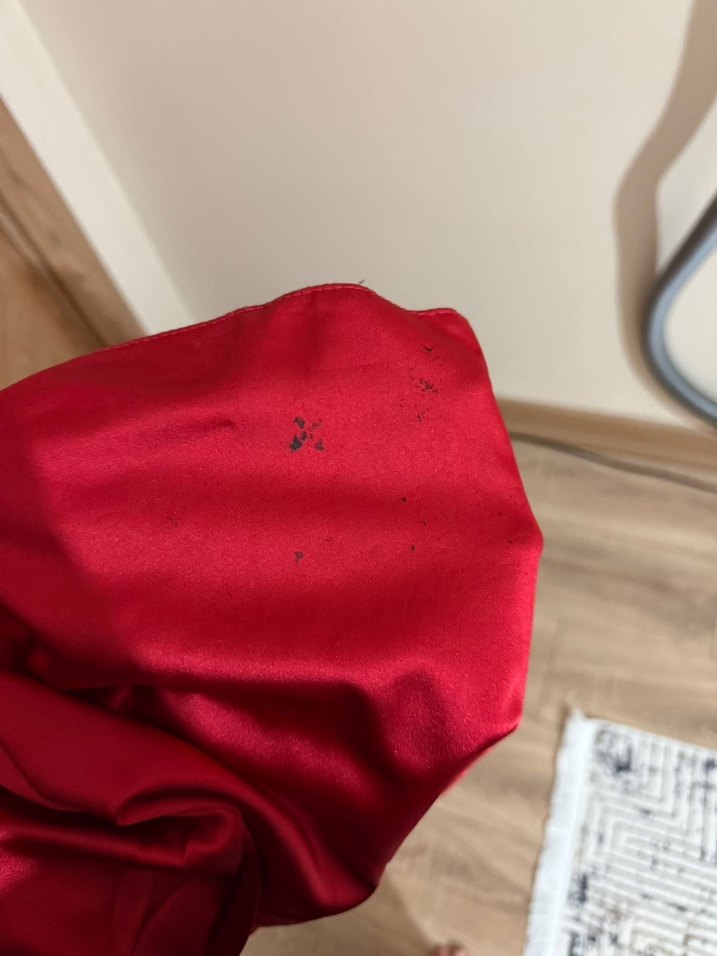 Kırmızı yırtmaçlı abiye - Görsel 4