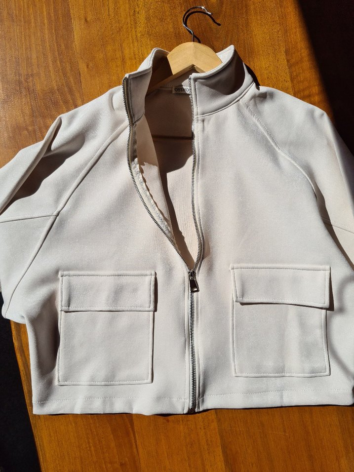 Kadın Beyaz Süet Yüksek Yakalı Fermuarlı Ceket - Görsel 4