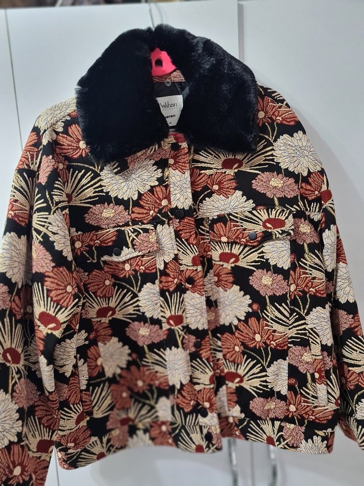 Kahverengi Çiçek Desenli Kadın Kısa Ceket - Görsel 2