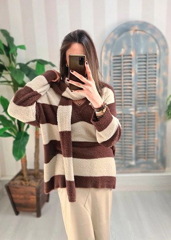 V Yaka Çizgili Kahverengi Bej Triko Kazak - Görsel 2