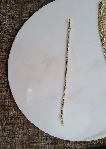 Zincir Detaylı Parlak Altın Bileklik - Görsel 4