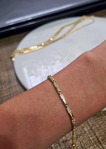 Zincir Detaylı Parlak Altın Bileklik - Görsel 5