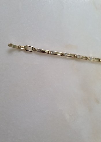 Zincir Detaylı Parlak Altın Bileklik - Görsel 3