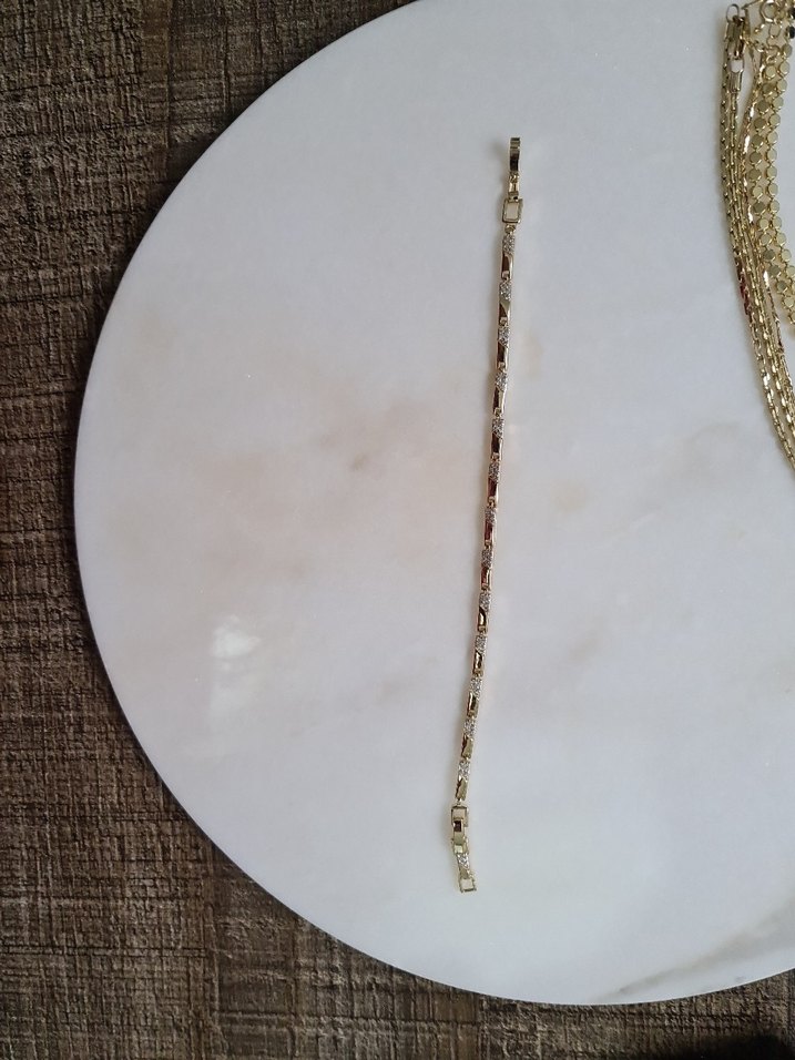 Zincir Detaylı Parlak Altın Bileklik - Görsel 4