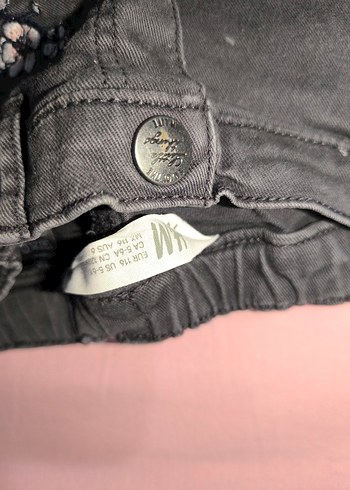 Nakışlı Gri Kemerli Kız Kot Pantolon - Görsel 2