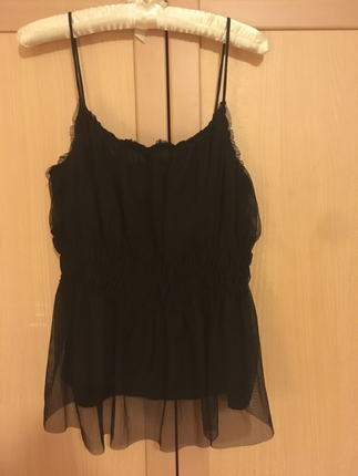 H&M askılı üst