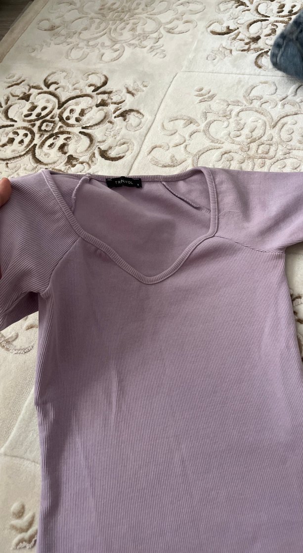 V Yaka Mor Kadın Uzun Kollu İnce Gömlek - Görsel 2