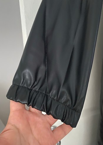 Kadın Siyah Deri Uzun Yağmurluk - Görsel 4
