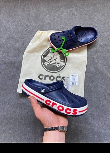 Crocs orjinal Qr kodlu etiketli Barkodlu üründür. Avrupa uretimi