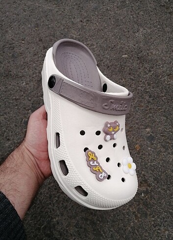 38 Beden Akınbella smile crocs terlik. 36/40 arası mevcud. Ayrıca istediğ